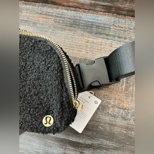 Sherpa Wear Everywhere Belt Bag (Lululemon) (DUPE)